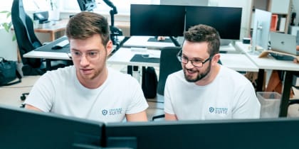 Wir arbeiten vorrangig im Büro, um ein kollaboratives Miteinander zu fördern, jedoch sind 2 Tage Home-Office pro Woche erlaubt.